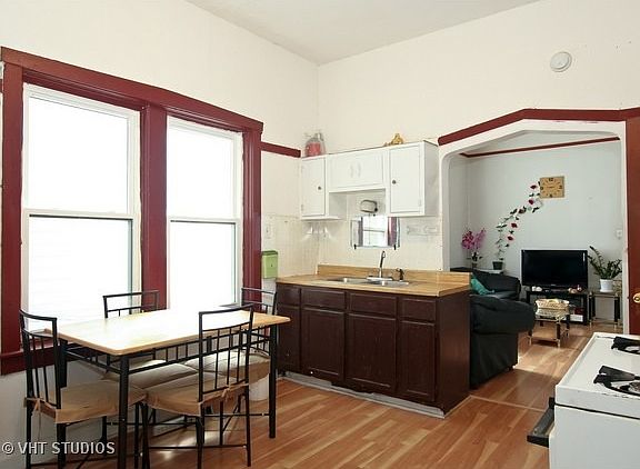 3rd image of 3142 S Lituanica Ave