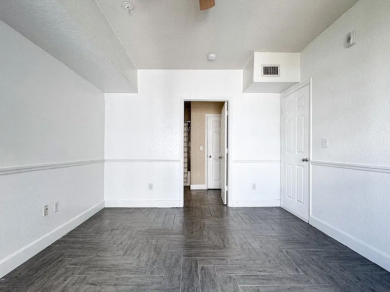 204 E South St #4056 — Photo 18