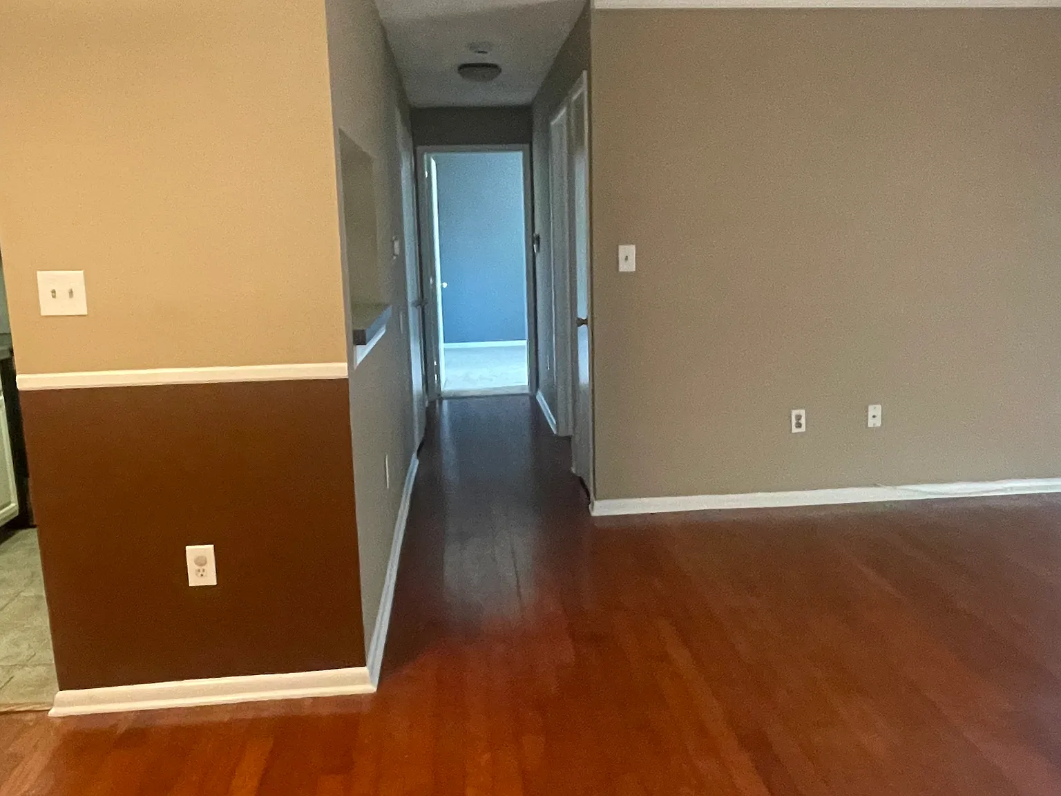 2 bed, 880 sqft, $2,400 — Photo 1
