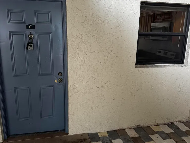 1525 Lake Crystal Dr #C — Photo 3