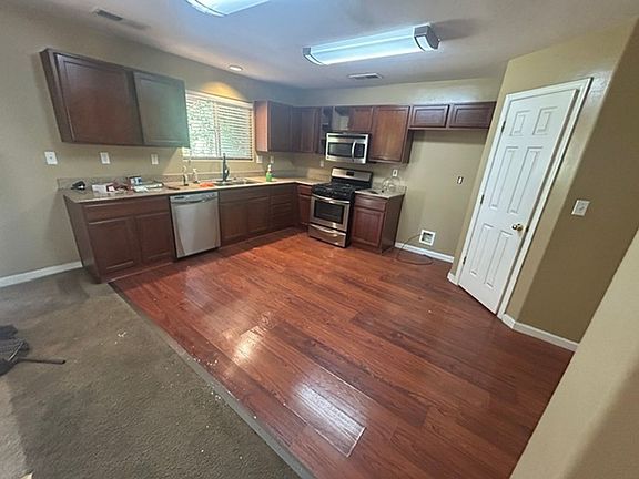 4th image of 2305 E Dorothea Ave