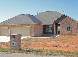 7585 Hawk Crest Ln, Guthrie, OK 73044