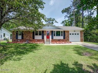927 Harrell Dr, Morehead City, NC 28557