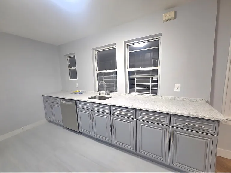 142 Lincoln Ave #2 — Photo 6
