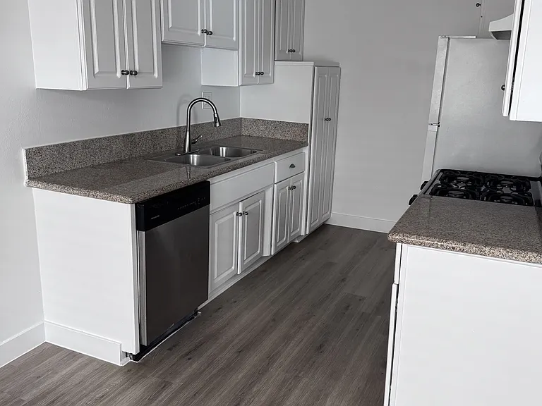 18337 Kittridge St #10 — Photo 1