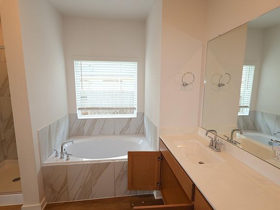 3rd image of 543 Bluebell Maiden Ct