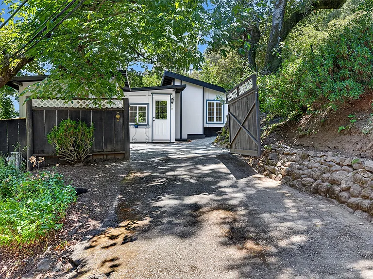 16 El Rincon — Photo 1