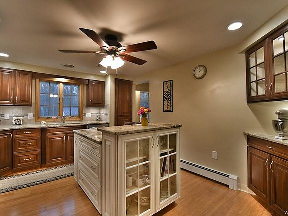 3rd image of 238 Fareway Ln
