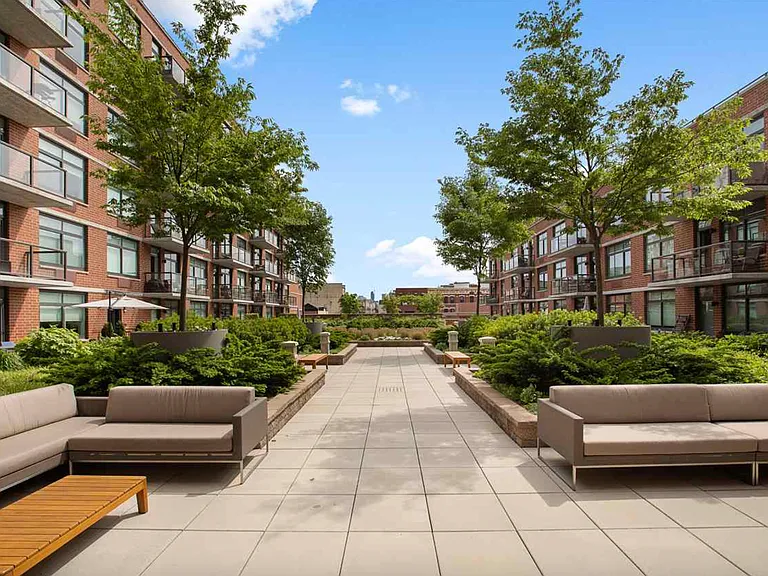 1400 Hudson St #416 — Photo 11