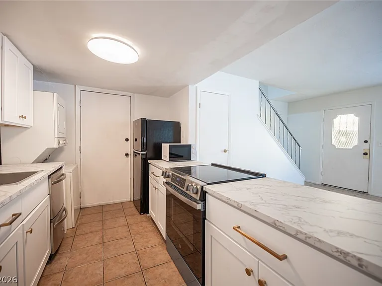 1428 Lorilyn Ave #3 — Photo 3