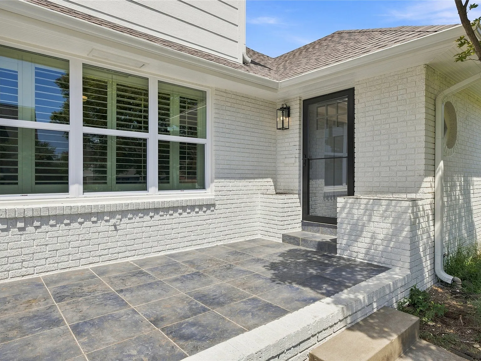 3 bed, 2.0 bath, 2223 sqft, $3,600 — Photo 3
