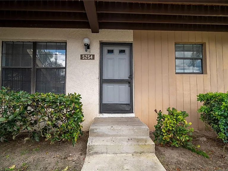 5254 Treetops Dr #J-101 — Photo 2