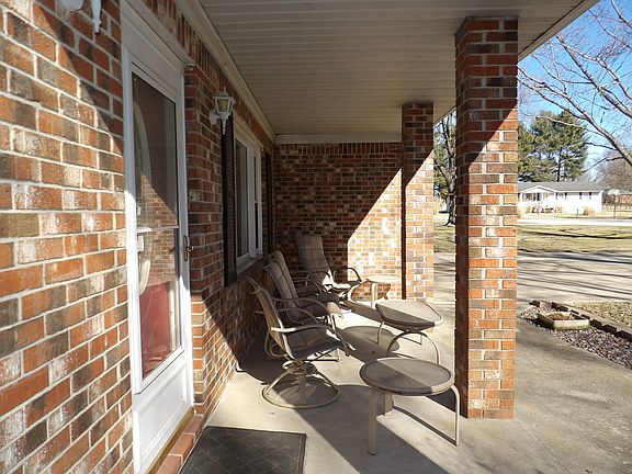 3rd image of 1101 N Mount Zion Ct