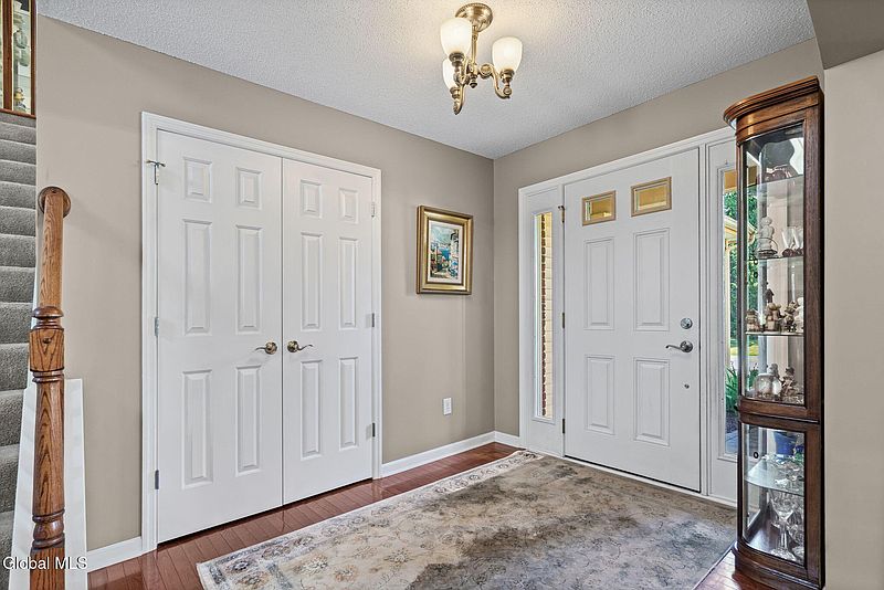 3rd image of 8 Sedgewyck Drive
