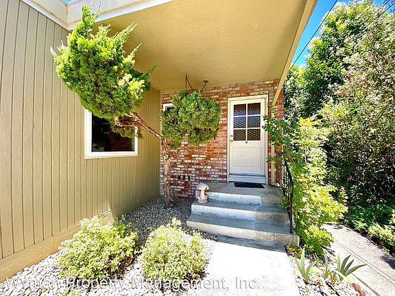 3rd image of 26 Griggs Ln