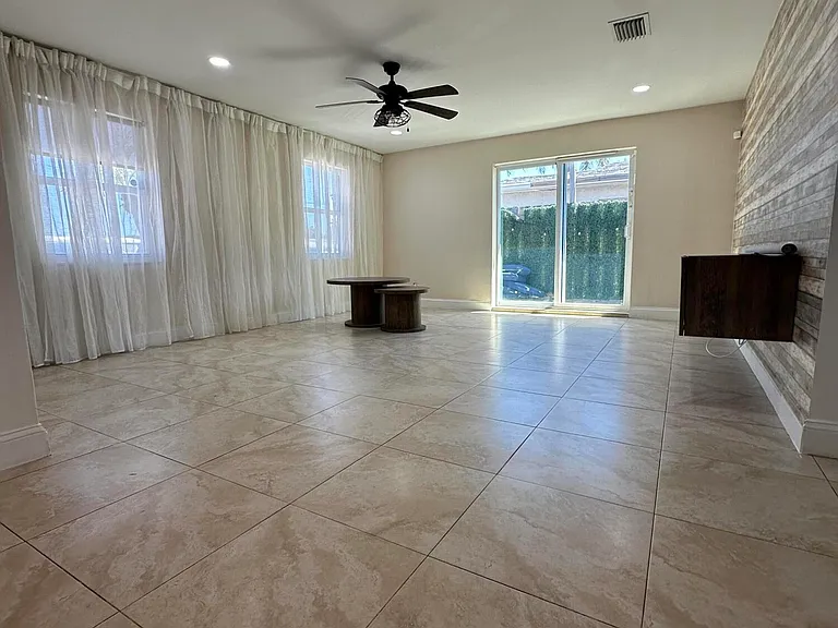 5605 SW 24th Ave — Photo 22