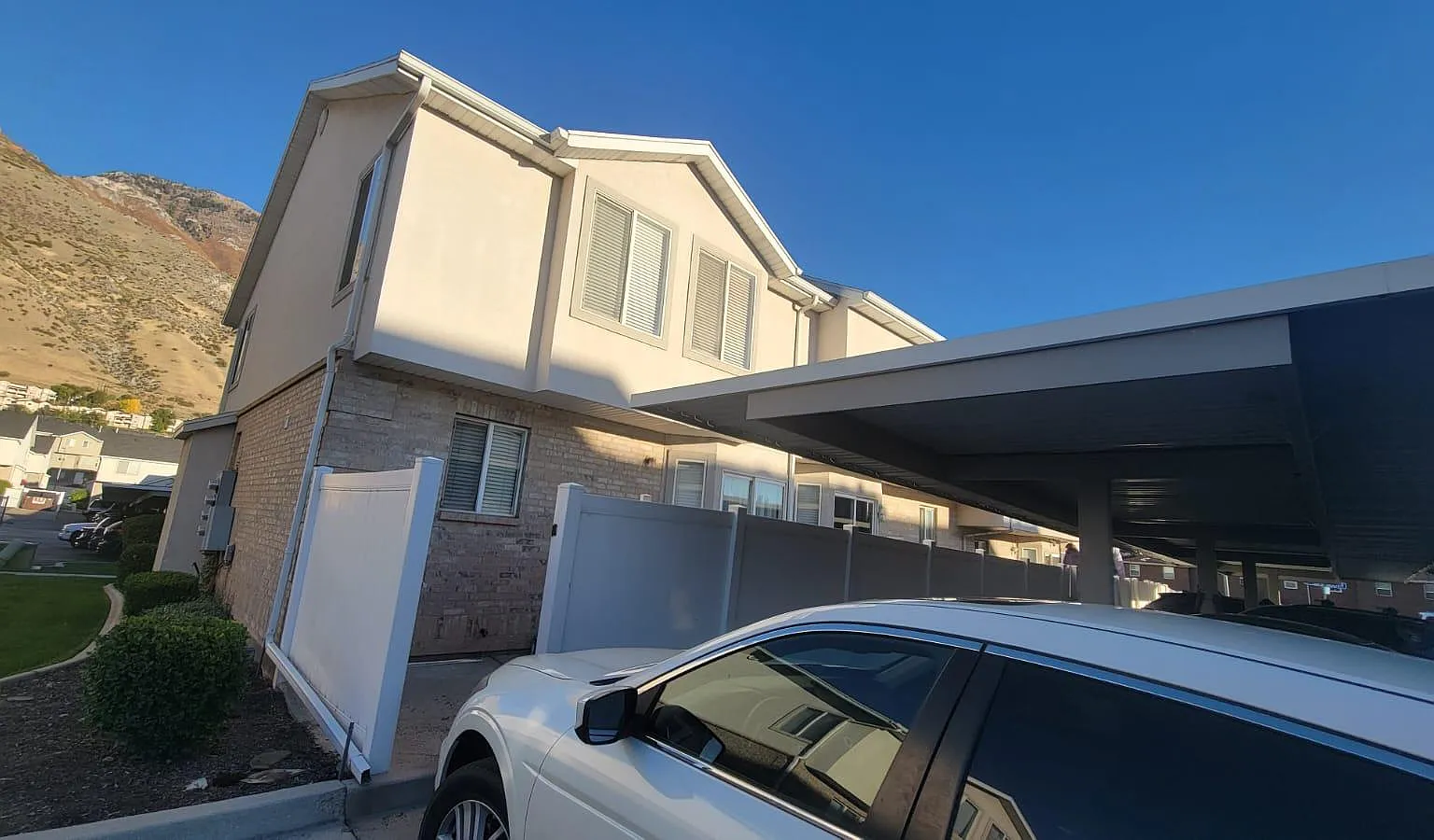 5 bed, 3.5 bath, 1596 sqft, $2,300 — Photo 2