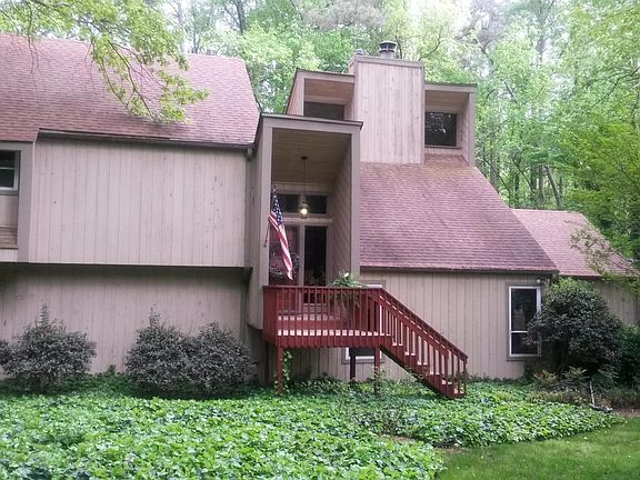4th image of 255 Hollyberry Ln