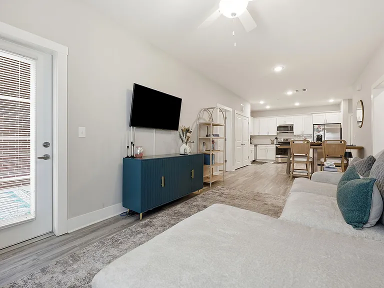 Pine Reserve Apartments — Photo 23