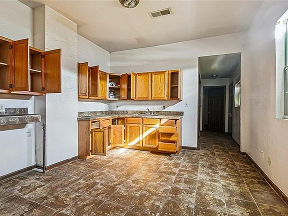4th image of 2505-2507 Magnolia St