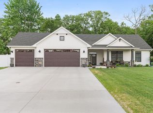 38076 Golden Oaks Trl, North Branch, MN 55056