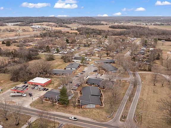 4th image of 101 Longview Dr