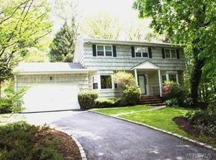 7 Harvard Ct, Huntington, NY 11743