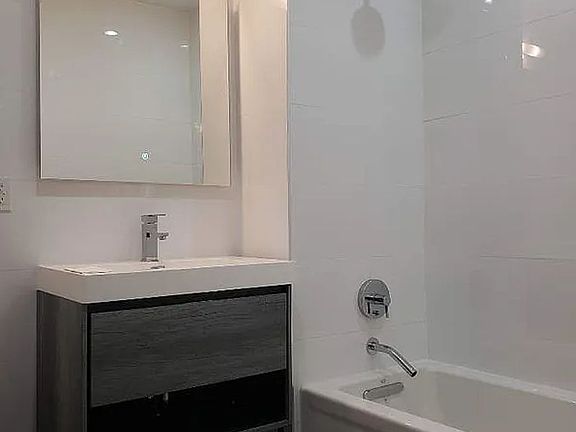 4th image of 225 E 138th St APT 201