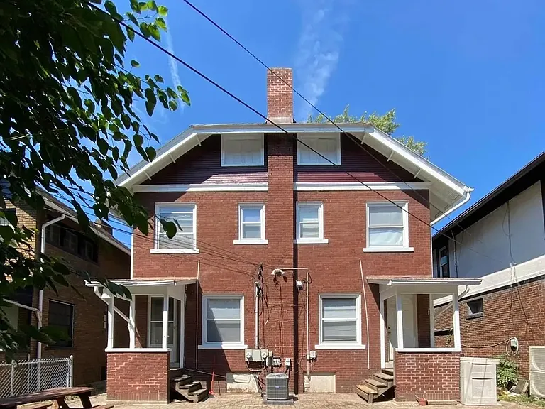 2320 Summit St — Photo 18