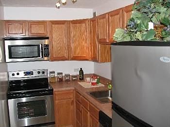 3rd image of 1600 Wedgewood Dr APT 111