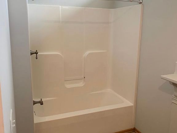 4th image of 112 W College St #D