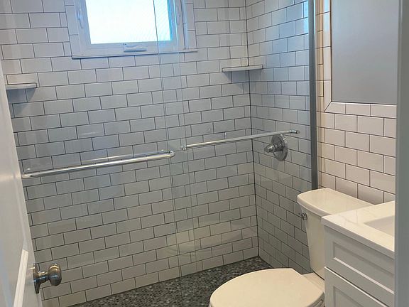 2nd image of 119 Chicago Ave #B