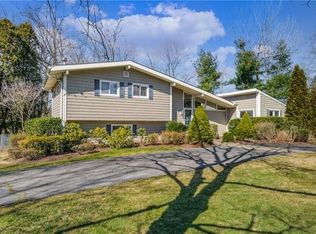 19 Country Club Dr, White Plains, NY 10607