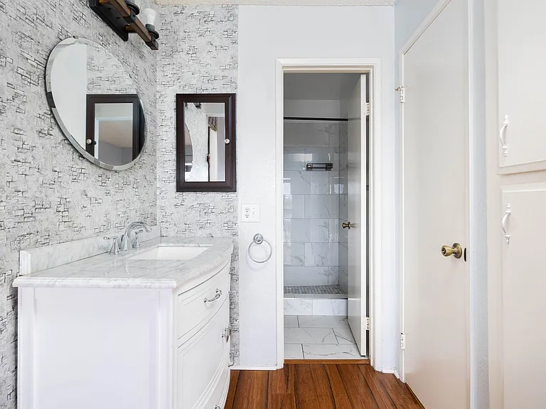6924 Hyde Park Dr #107 — Photo 2