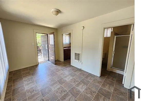 Studio, 300 sqft, $2,000 — Photo 3