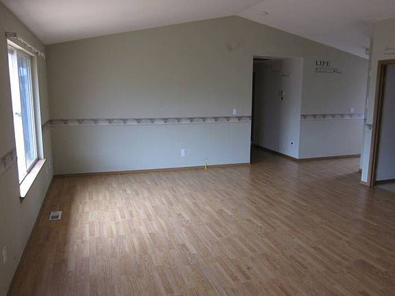 3rd image of 5910 106th Pl NE