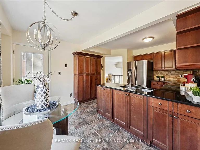 68 Flint Cres #UPPER — Photo 11