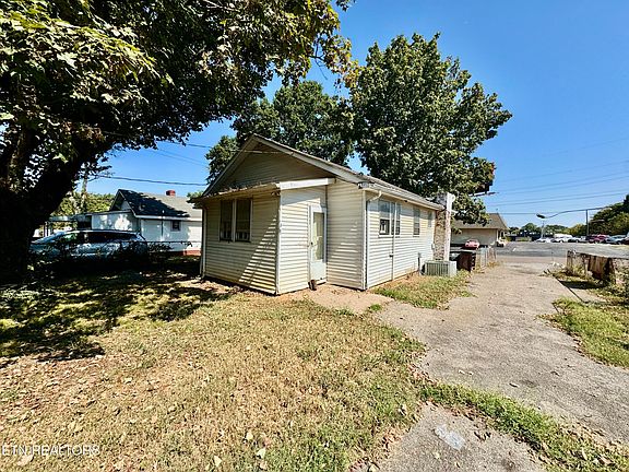 5th image of 1009 Cedarwood St
