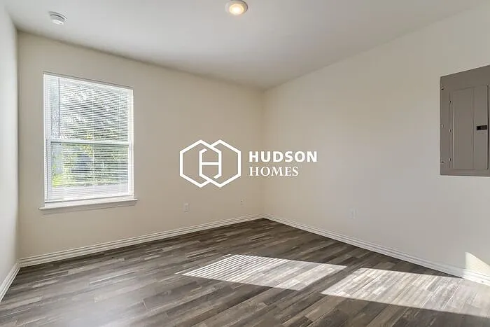 1208 Williams Ave — Photo 9