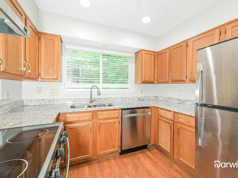 10450 Summer Creek Dr — Photo 2