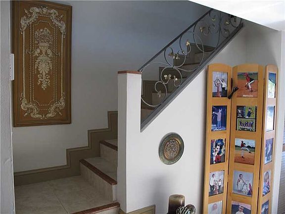5th image of 214 Poinciana Dr
