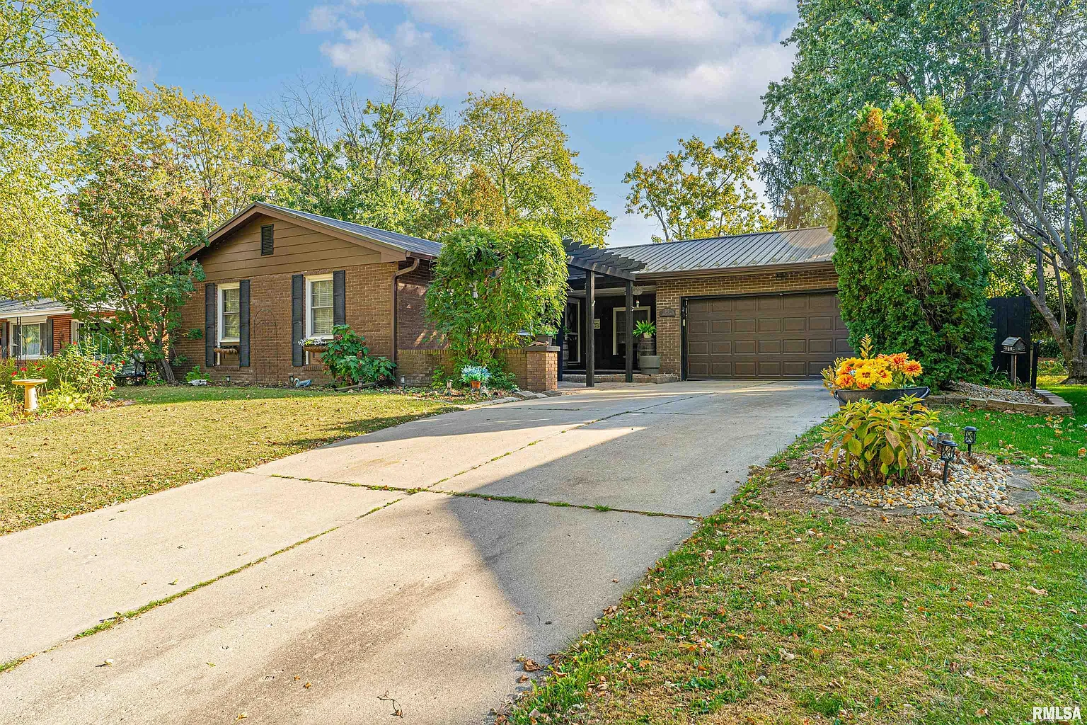313 Hillside Ln photo 1