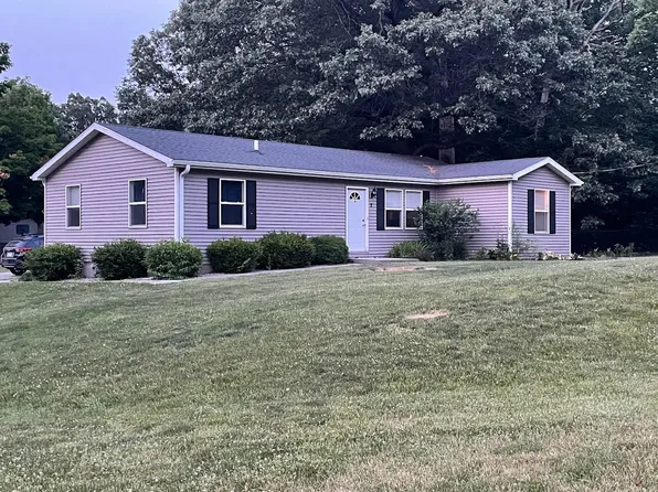 2 Olivia Dr, Mackinaw, IL 61755