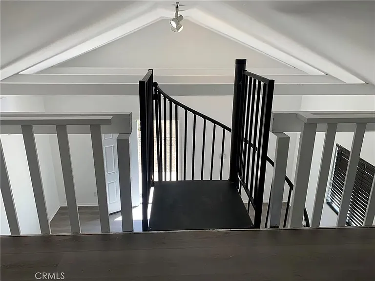 5820 Calvin Ave — Photo 12
