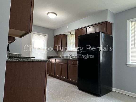 5th image of 1006 E 163rd Pl
