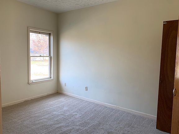 3rd image of 327 Park St #2