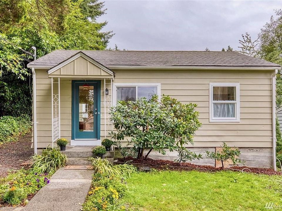 1st image of 827 NE 105th St