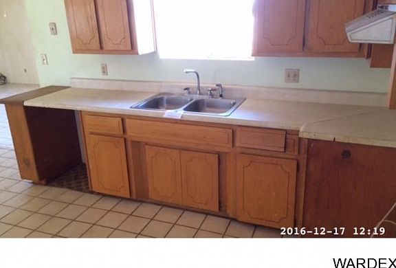 4th image of 3205 Louise Ave