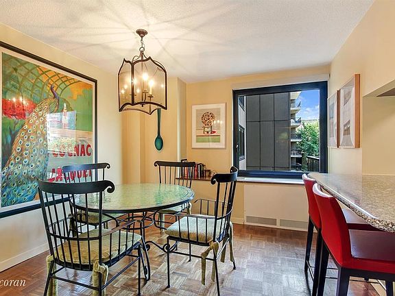 5th image of 531 Main St APT 715