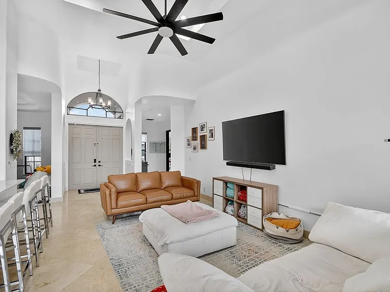 10337 Trianon Pl — Photo 5